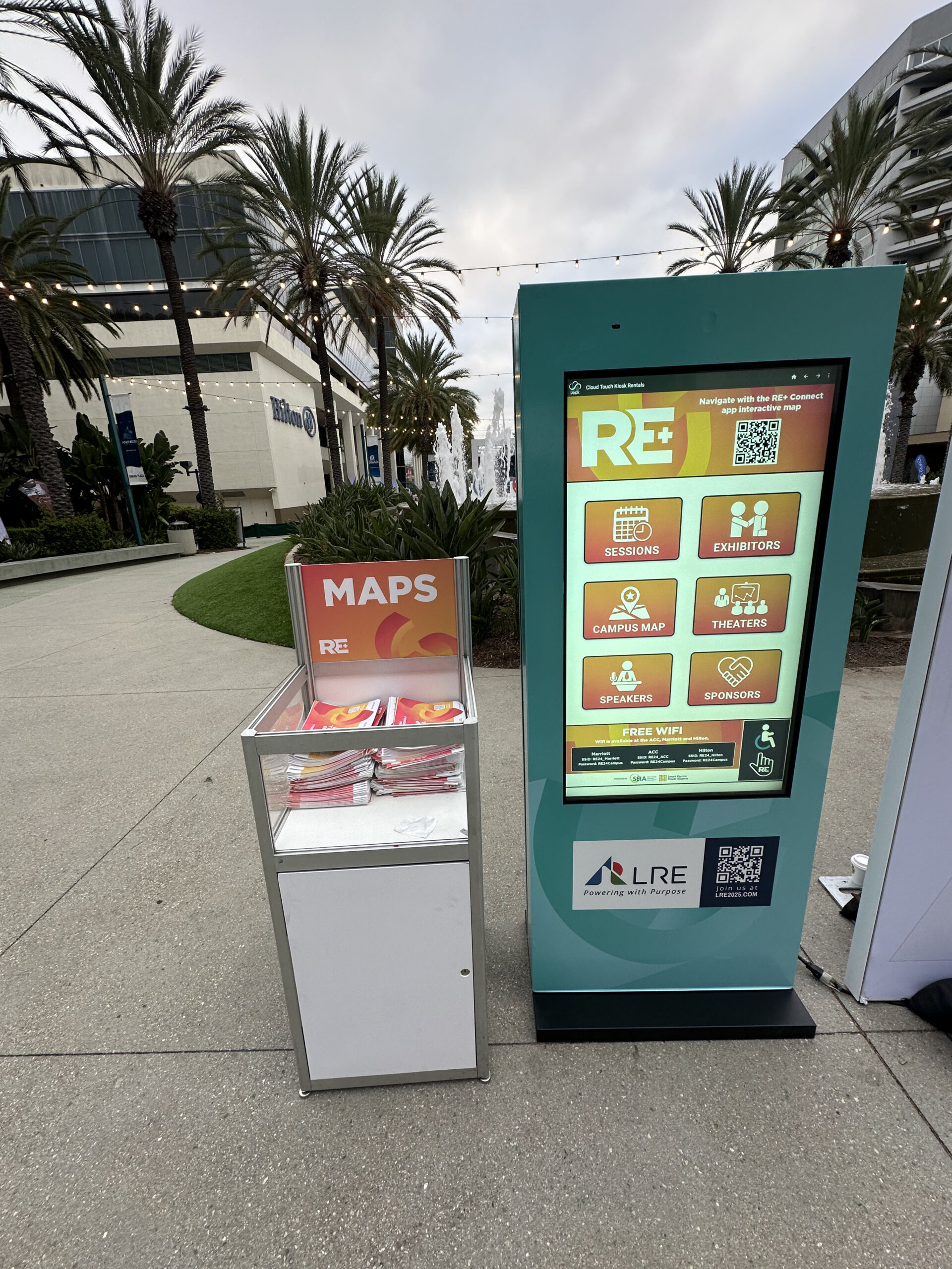 outdoor-event-touchscreen-kiosk-rentals
