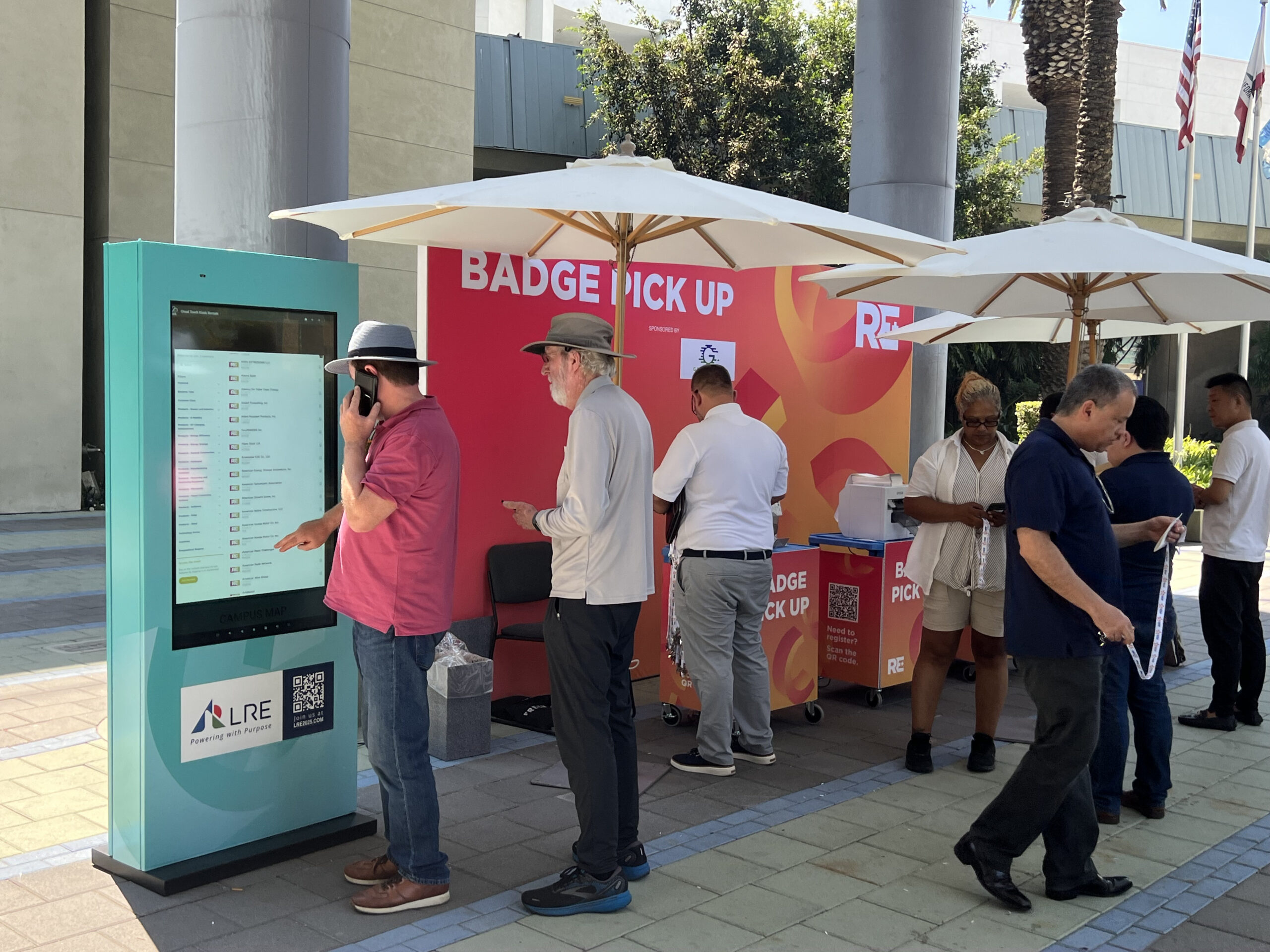 touchscreen-rental-kiosk-tradeshow-outdoor-maps
