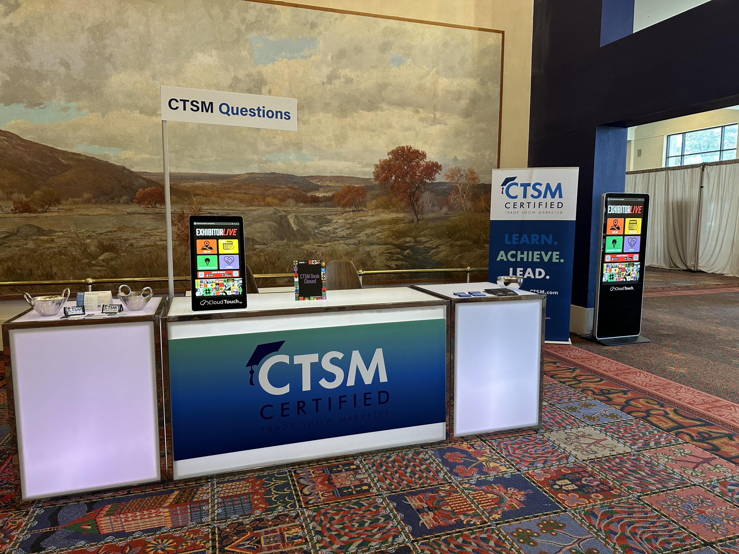 countertop-touch-screen-kiosk-rental-info-station